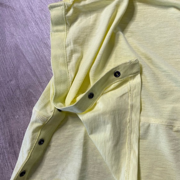 New without tags Free People Movement
Size Medium Crop top with side snaps - Picture 4 of 7